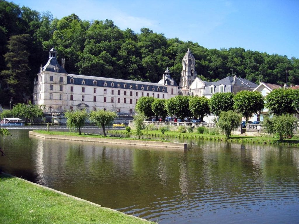 photo Brantôme, où siège notre conciergerie